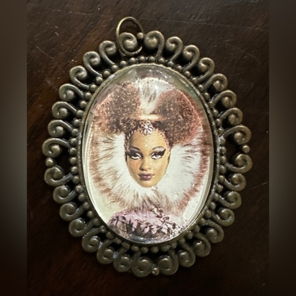 Bronze Oval Pendant | Afrocentric Goddess with Afro Puffs & Crown | Resin Sealed